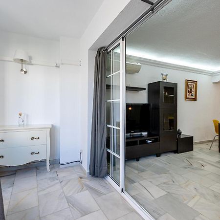 797 Holiday Rentals - Piso Para 3 En La Carihuela Con Piscina Торремолинос Экстерьер фото