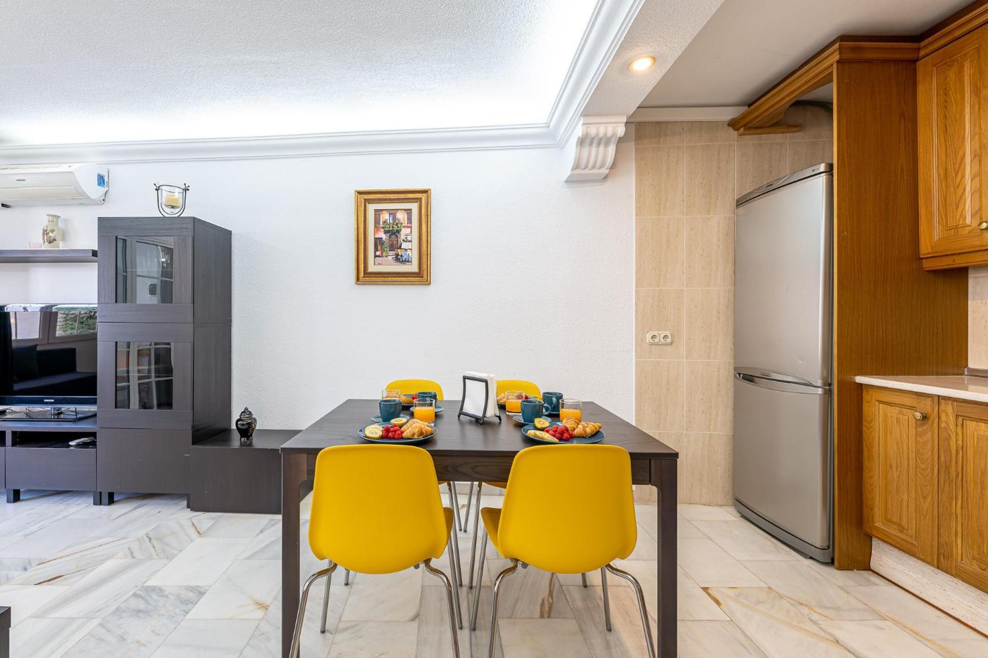 797 Holiday Rentals - Piso Para 3 En La Carihuela Con Piscina Торремолинос Экстерьер фото