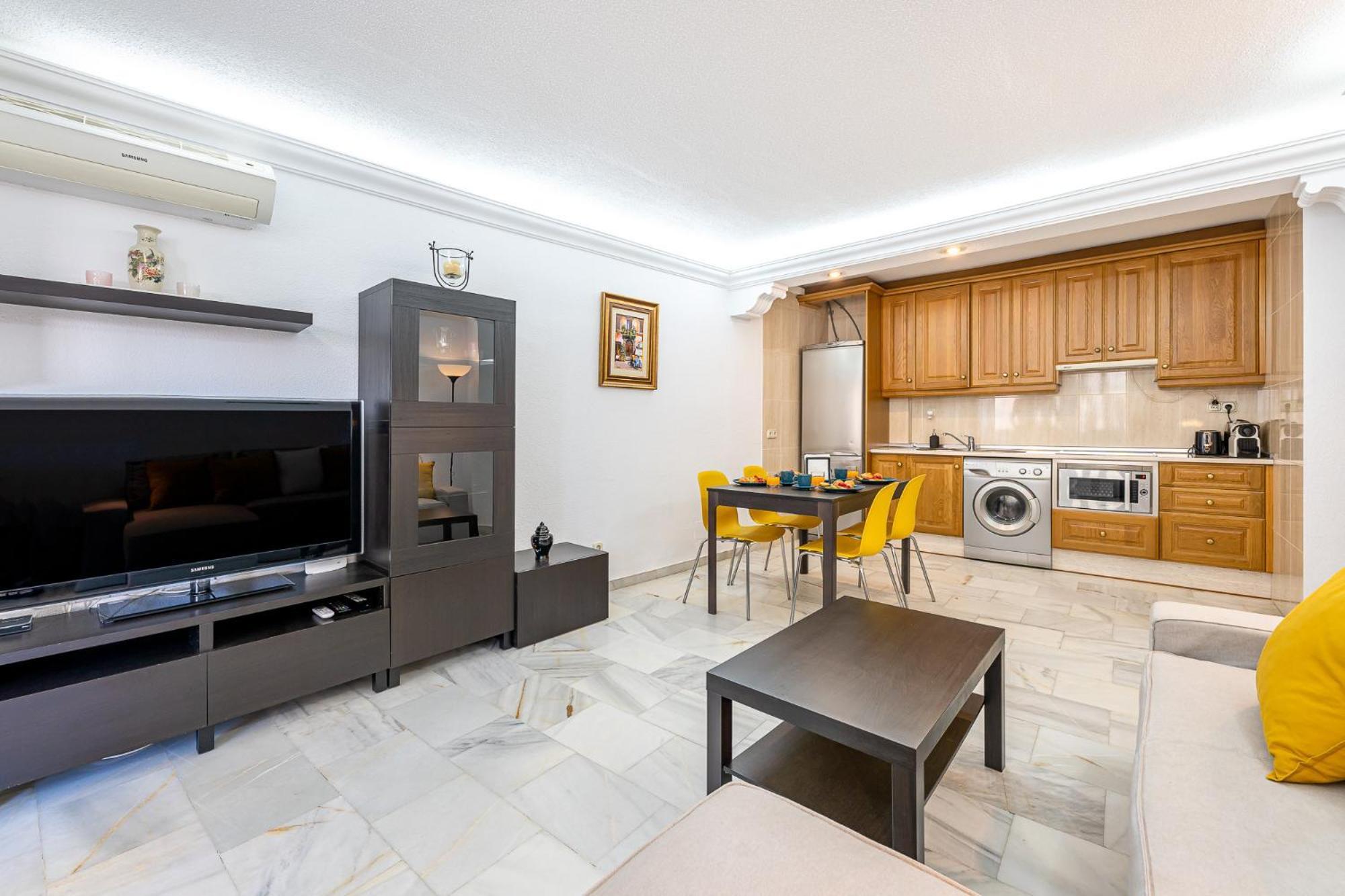 797 Holiday Rentals - Piso Para 3 En La Carihuela Con Piscina Торремолинос Экстерьер фото